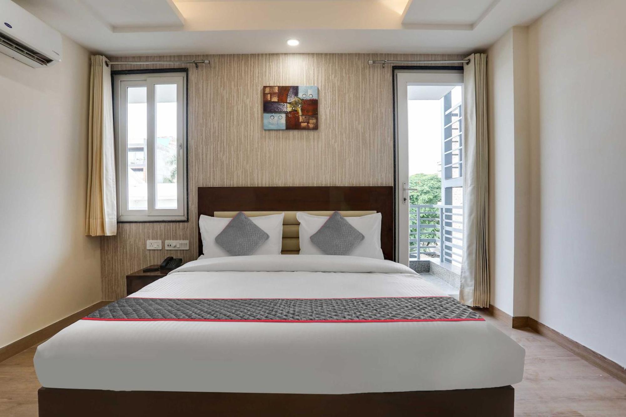 Townhouse The Adore Inn คูร์เคาน์ ภายนอก รูปภาพ