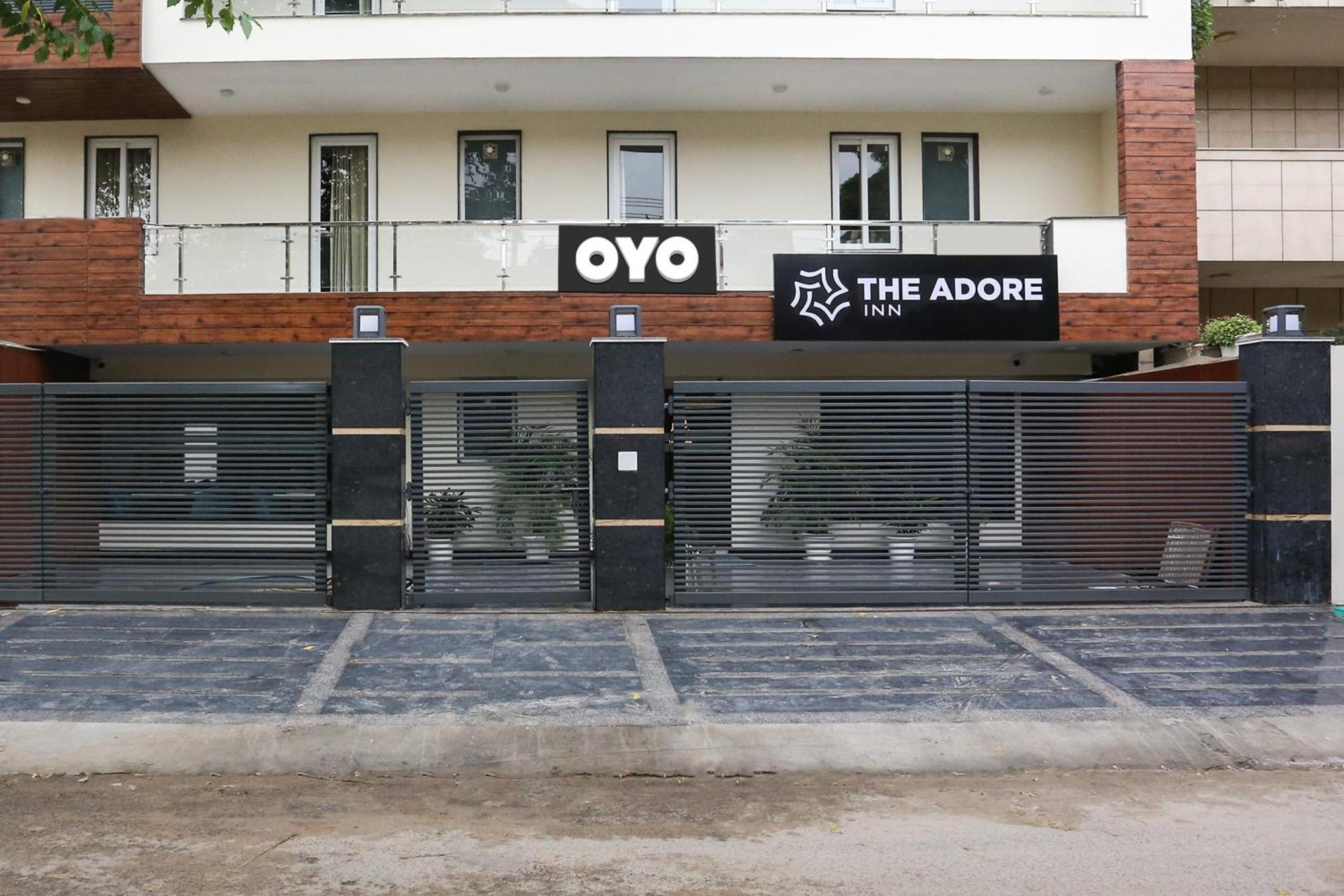 Townhouse The Adore Inn คูร์เคาน์ ภายนอก รูปภาพ