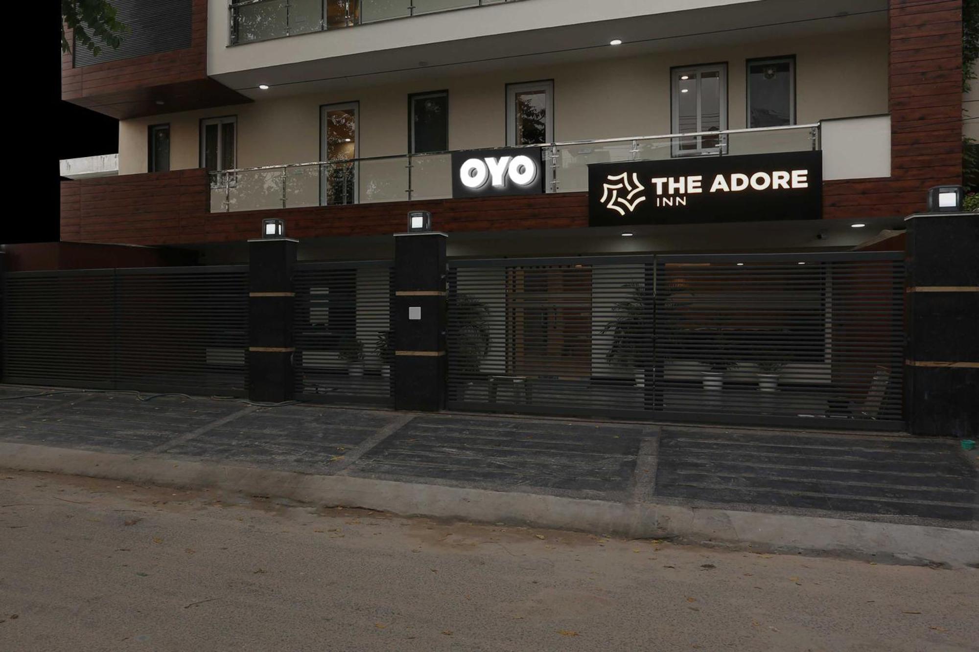 Townhouse The Adore Inn คูร์เคาน์ ภายนอก รูปภาพ
