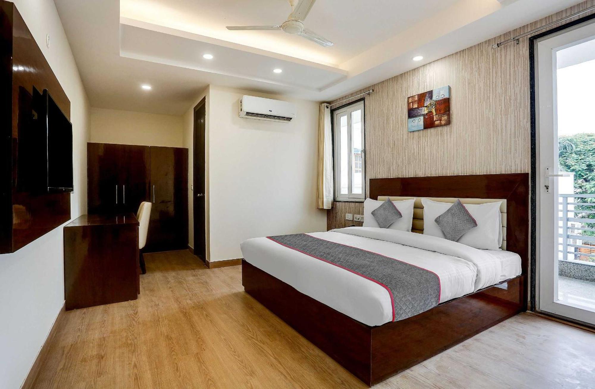 Townhouse The Adore Inn คูร์เคาน์ ภายนอก รูปภาพ